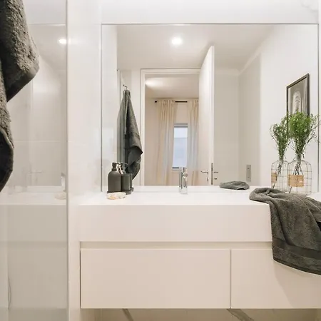 Mondego - 2 Bedrooms And Terrace In Arroios * Lisboa